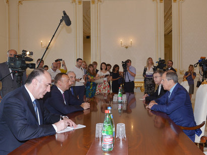 Президент Азербайджана Ильхам Алиев принял министра иностранных дел России  ...