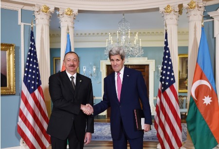 Президент Азербайджана Ильхам Алиев встретился в Вашингтоне с госсекретарем США Джоном Керри