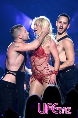 Бритни Спирс устроила феерию на премии Billboard Music Awards-2016
