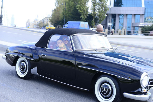 В Баку состоялся парад классических автомобилей