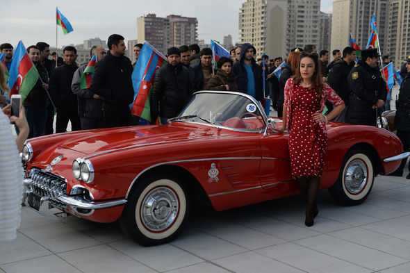 В Баку состоялся парад классических автомобилей
