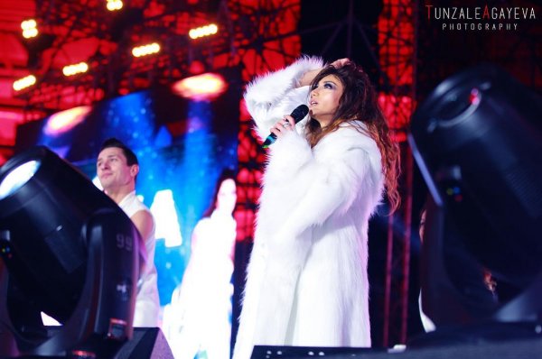 "Ən Yeni il" konsertində Röya, Miri Yusif, Hadisə, Demet Akalın, Murat Dalkılıç belə çoşdurdular