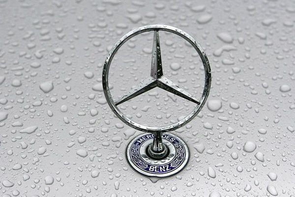   Mercedes-Benz  -  