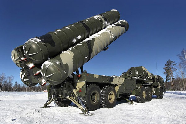 Российские войска нанесли мощный удар баллистической ракетой по Киеву