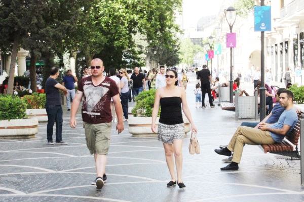 За 8 месяцев туристы потратили в Азербайджане 1,3 миллиарда манатов