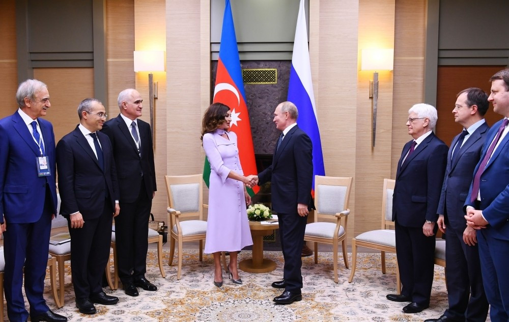 Путин поблагодарил руководство Азербайджана за развитие русского языка в стране
