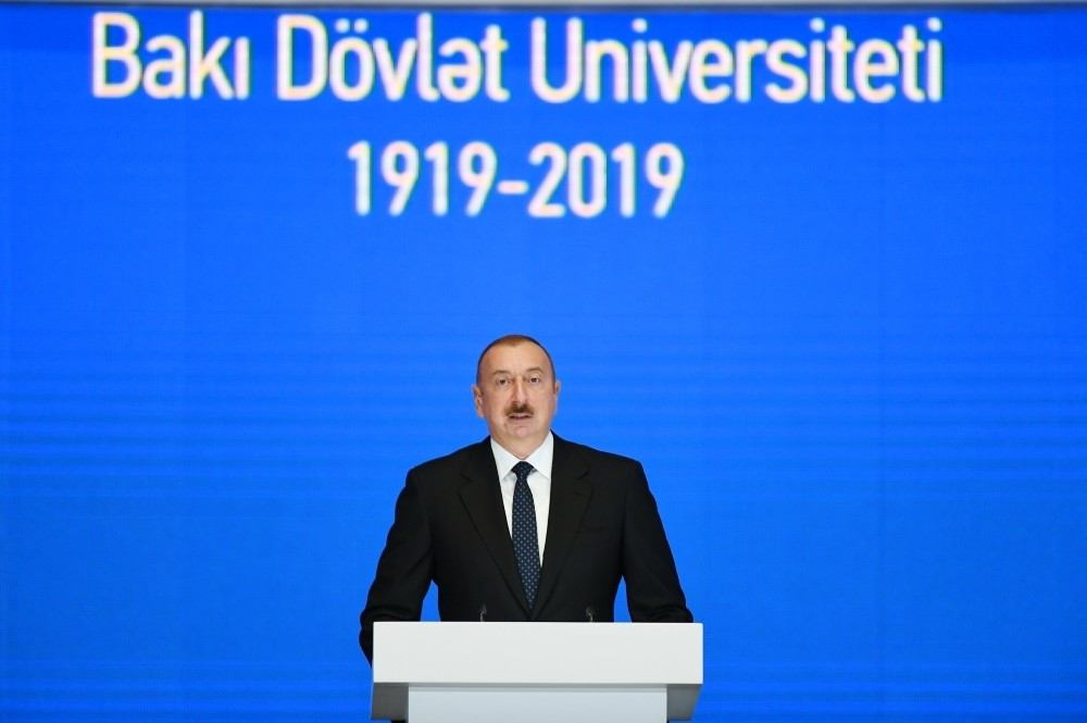 Президент Ильхам Алиев принял участие в церемонии по случаю 100-летнего юбилея Бакинского государственного университета