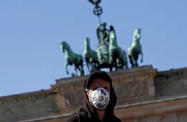 Германия поэтапно снимает запреты по коронавирусу