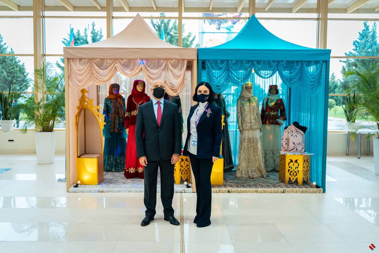Коллекция национальной одежды "Карабах" Гюльнары Халиловой  представлена на Rebuild Karabakh (ФОТО)