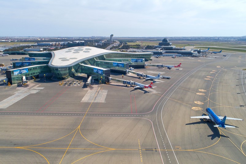 Более полумиллиона пассажиров обслужили за июль международные аэропорты Азе ...