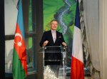 Mehriban Əliyeva və Leyla Əliyeva Parisdə dünya şöhrətli fotoqrafın Azərbaycana həsr olunan fotosərgisinin təqdimatında iştirak ediblər