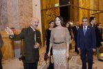 Mehriban Əliyeva və Leyla Əliyeva Parisdə dünya şöhrətli fotoqrafın Azərbaycana həsr olunan fotosərgisinin təqdimatında iştirak ediblər