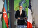 Mehriban Əliyeva və Leyla Əliyeva Parisdə dünya şöhrətli fotoqrafın Azərbaycana həsr olunan fotosərgisinin təqdimatında iştirak ediblər