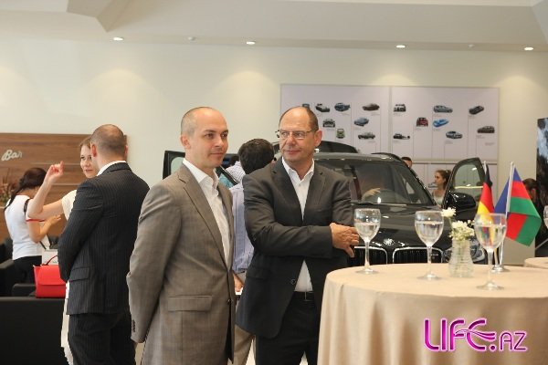 BMW salonunun açılışında iki yeni modelin qapalı təqdimatı keçirilib