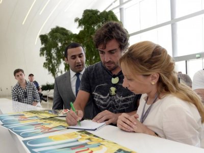 Fernando Alonso Heydər Əliyev Mərkəzində olub