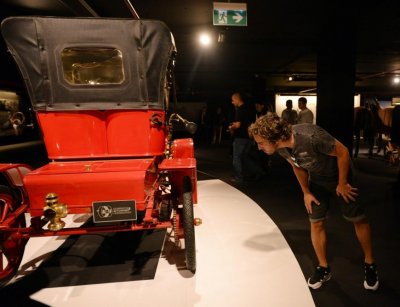 Fernando Alonso Heydər Əliyev Mərkəzində olub