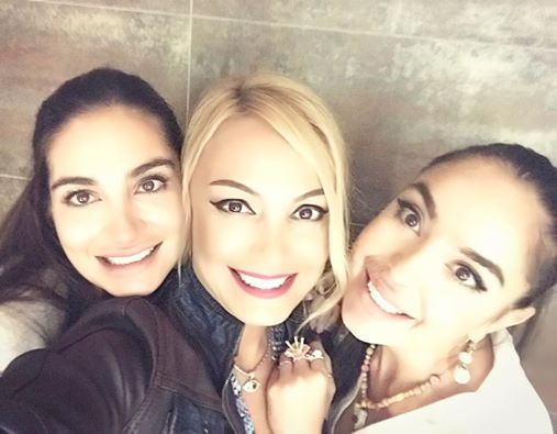 Azərbaycanlı müğənni Leyla və Arzu Əliyeva ilə