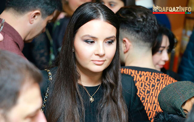 Aysel Teymurzadə və əri təqdimatda