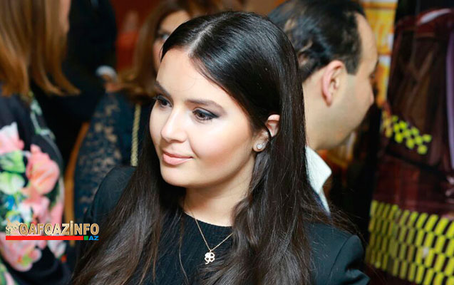Aysel Teymurzadə və əri təqdimatda