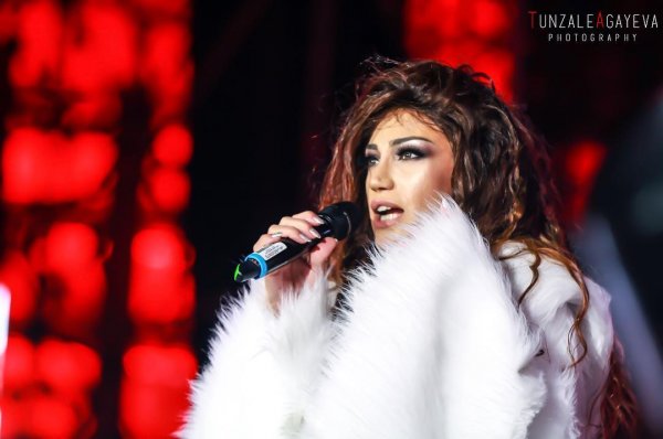 "Ən Yeni il" konsertində Röya, Miri Yusif, Hadisə, Demet Akalın, Murat Dalkılıç belə çoşdurdular