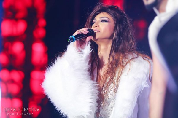"Ən Yeni il" konsertində Röya, Miri Yusif, Hadisə, Demet Akalın, Murat Dalkılıç belə çoşdurdular