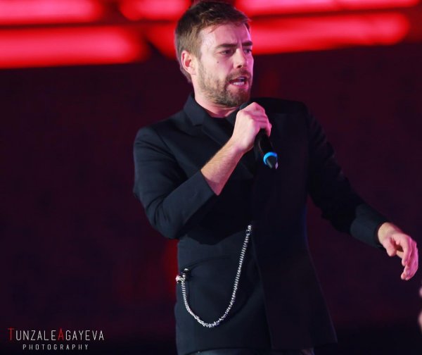 "Ən Yeni il" konsertində Röya, Miri Yusif, Hadisə, Demet Akalın, Murat Dalkılıç belə çoşdurdular