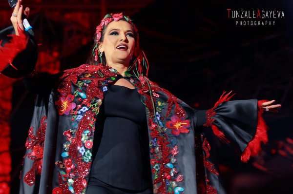 "Ən Yeni il" konsertində Röya, Miri Yusif, Hadisə, Demet Akalın, Murat Dalkılıç belə çoşdurdular