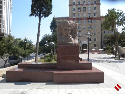 Mikayıl Müşfiqin abidəsi dağıdılmayıb [Rəsmi]