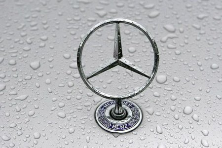 “Mercedes-Benz” 350 mindən çox avtomobilini geri çağırır