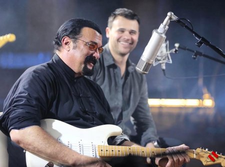 Hollivud ulduzu azərbaycanlı ifaçı ilə klip çəkdirib