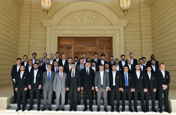 Prezident İlham Əliyev “Qarabağ”ın futbol klubunun heyətini qəbul edib