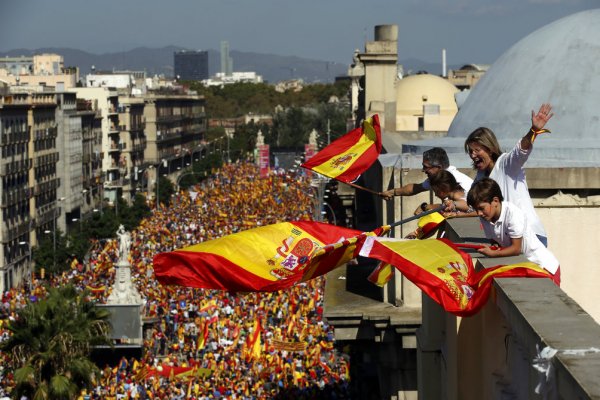 Barselonada vahid İspaniyaya dəstək aksiyasına 1 milyona qədər insan qatılıb